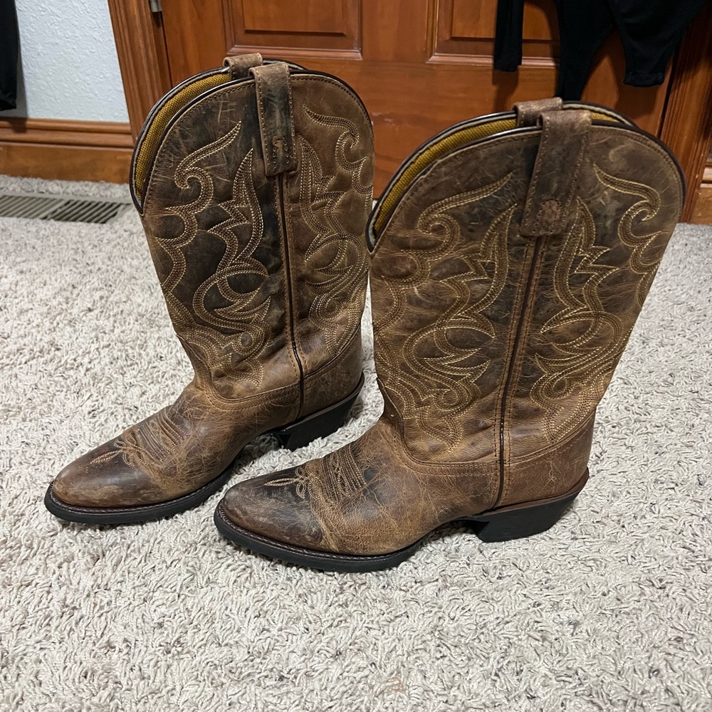 Laredo women’s cowboy western boot. Size 9M